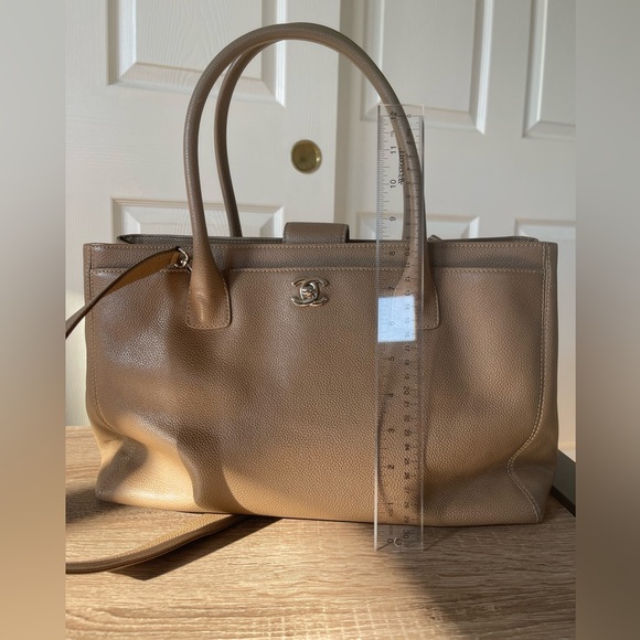 CHANEL EXECUTIVE CERF TOTE - CAMEL - Picture 11 of 11
